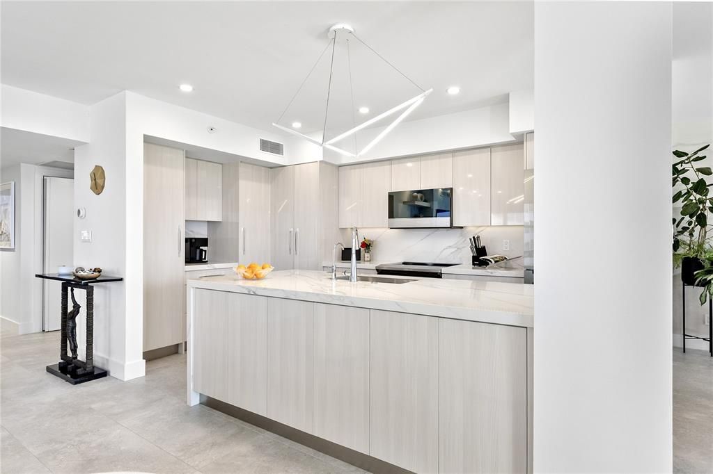 出租: $15,500 (2 贝兹, 2 浴室, 1560 平方英尺)