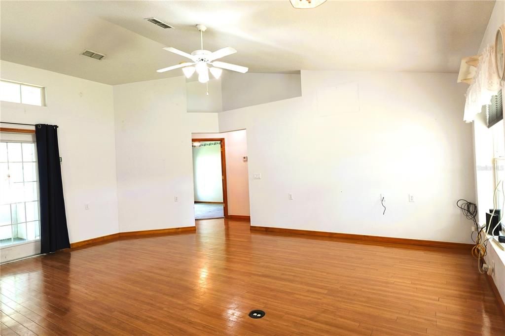 En Venta: $499,000 (3 camas, 2 baños, 1608 Pies cuadrados)