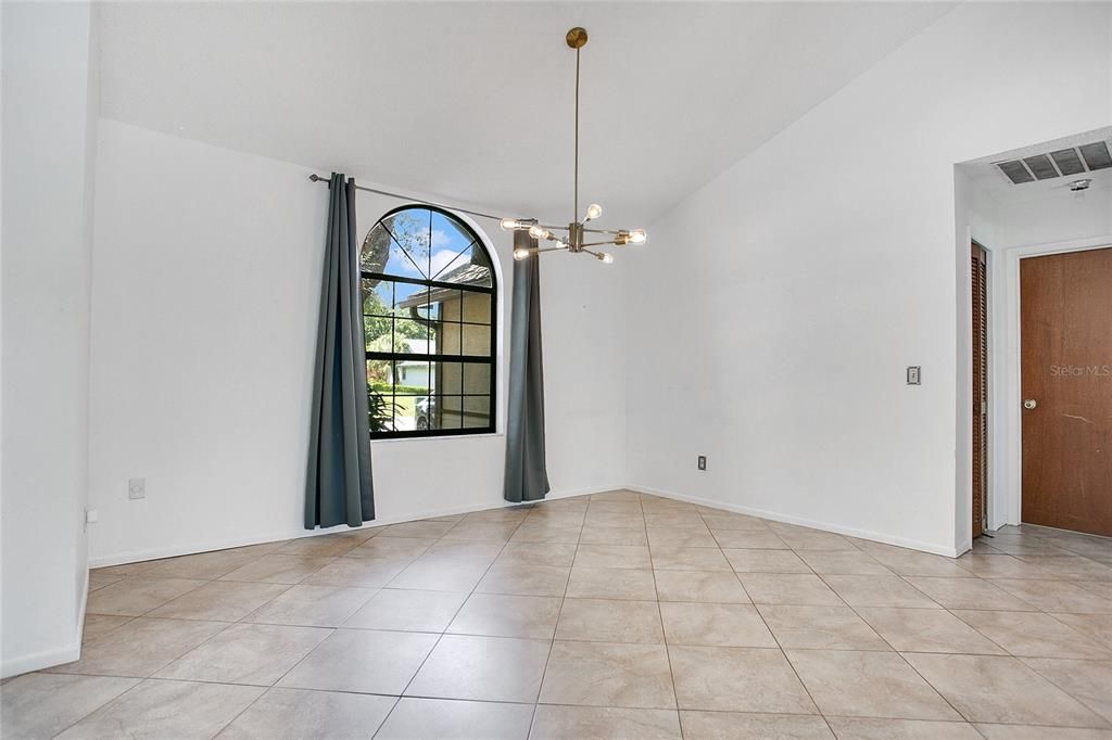 Activo con contrato: $465,000 (3 camas, 2 baños, 1859 Pies cuadrados)