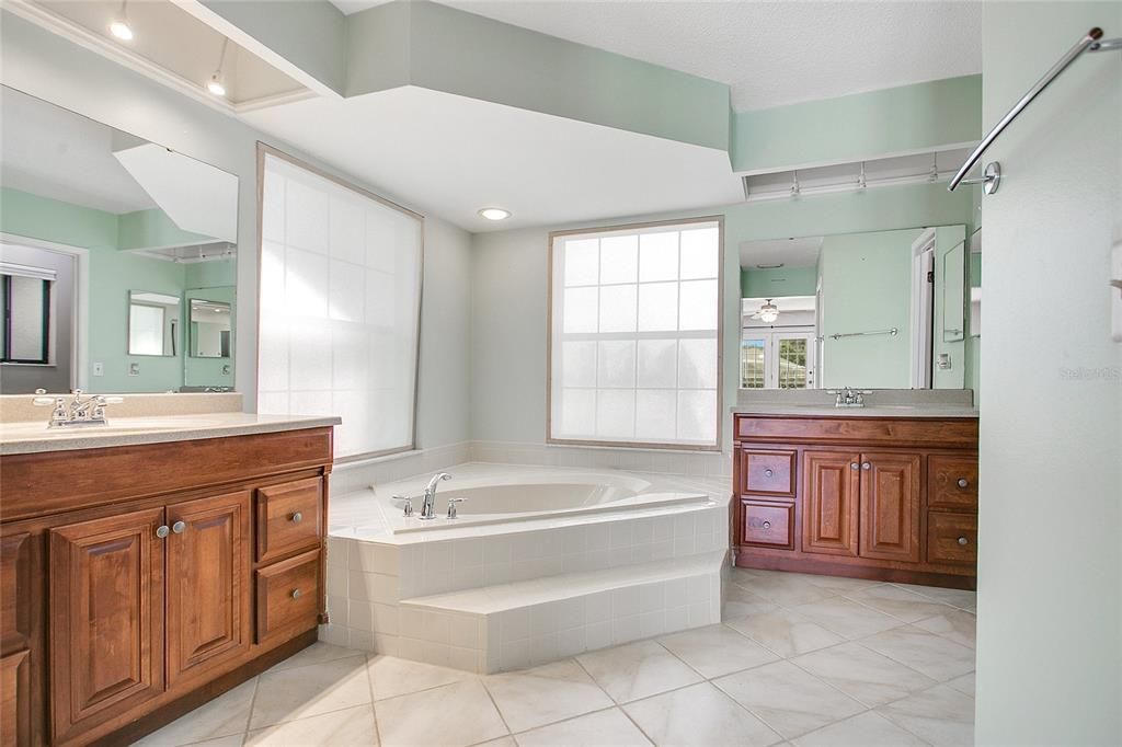 Activo con contrato: $465,000 (3 camas, 2 baños, 1859 Pies cuadrados)