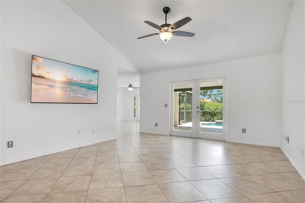 Activo con contrato: $465,000 (3 camas, 2 baños, 1859 Pies cuadrados)