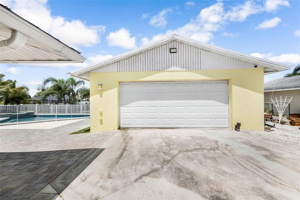 For Sale: $780,000 (3 beds, 2 baths, 1954 Square Feet)