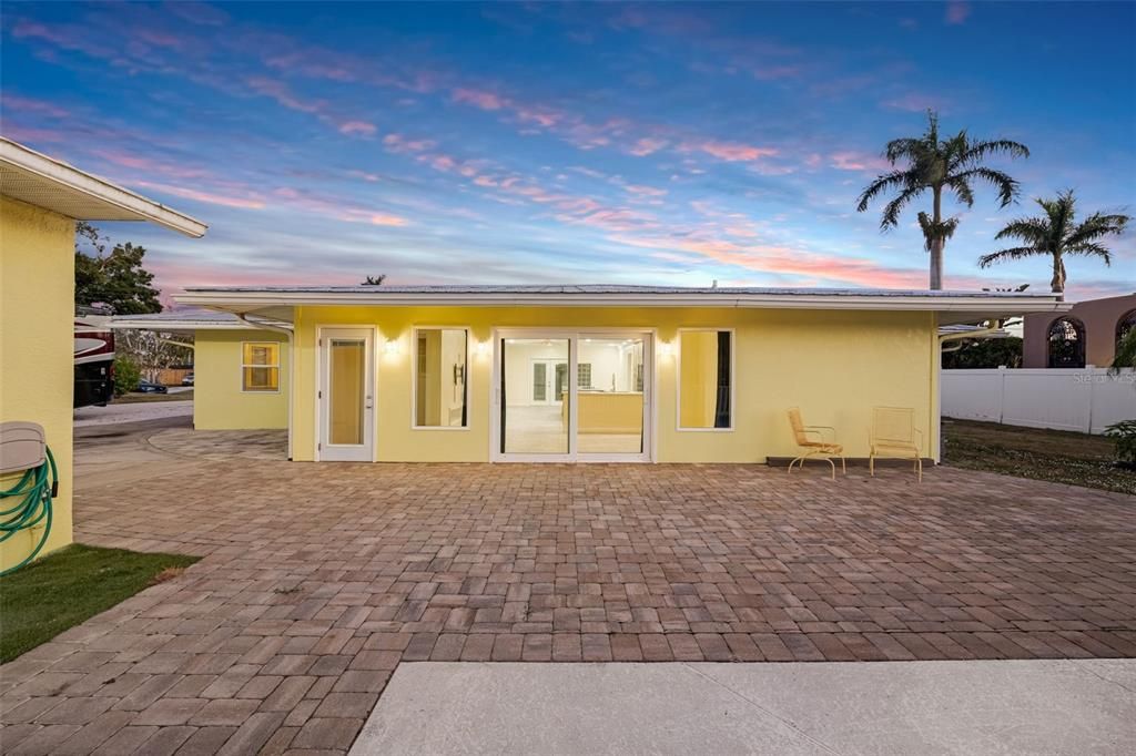 For Sale: $780,000 (3 beds, 2 baths, 1954 Square Feet)