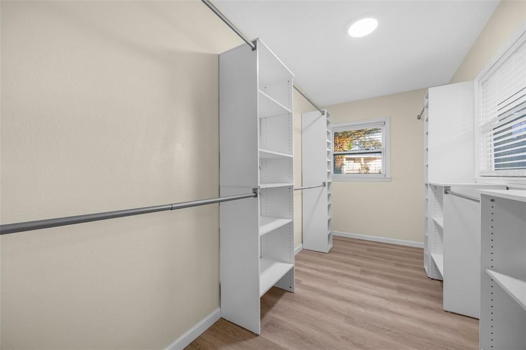 For Sale: $780,000 (3 beds, 2 baths, 1954 Square Feet)