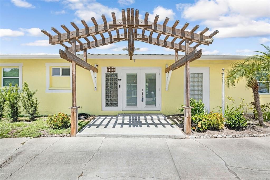 For Sale: $780,000 (3 beds, 2 baths, 1954 Square Feet)