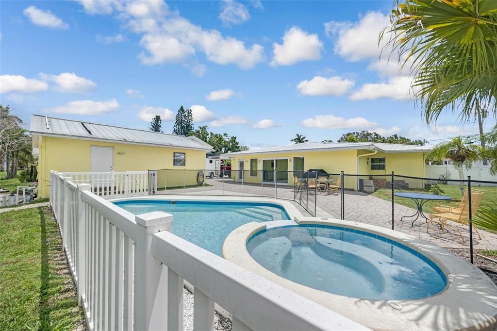 For Sale: $780,000 (3 beds, 2 baths, 1954 Square Feet)