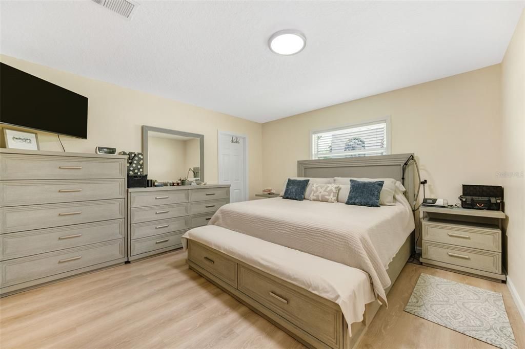 For Sale: $780,000 (3 beds, 2 baths, 1954 Square Feet)