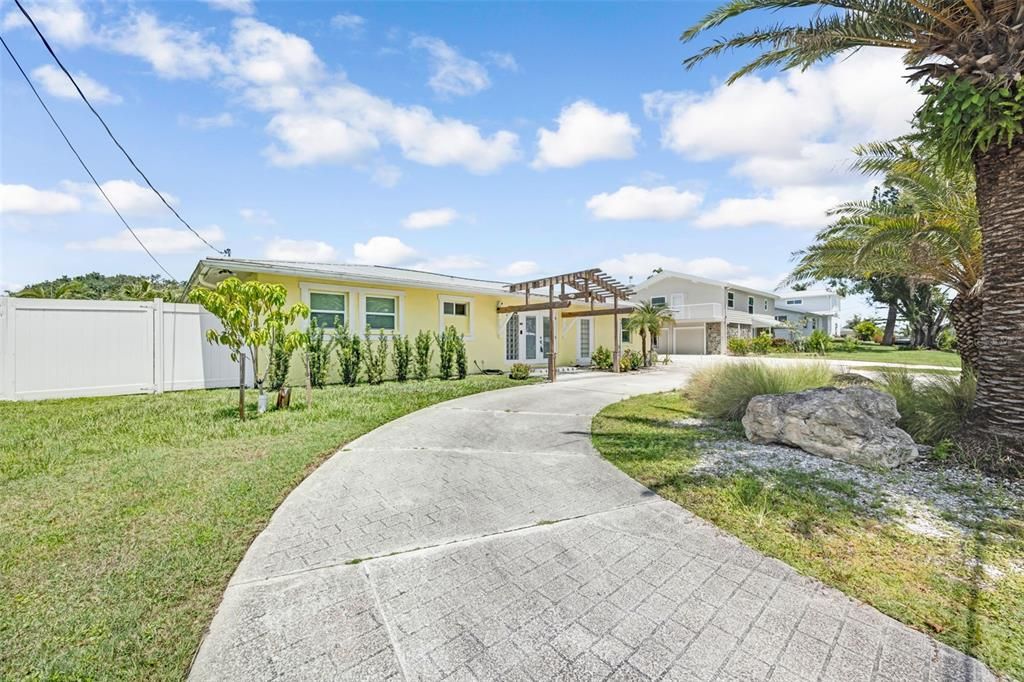 For Sale: $780,000 (3 beds, 2 baths, 1954 Square Feet)