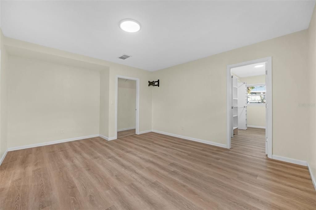 For Sale: $780,000 (3 beds, 2 baths, 1954 Square Feet)