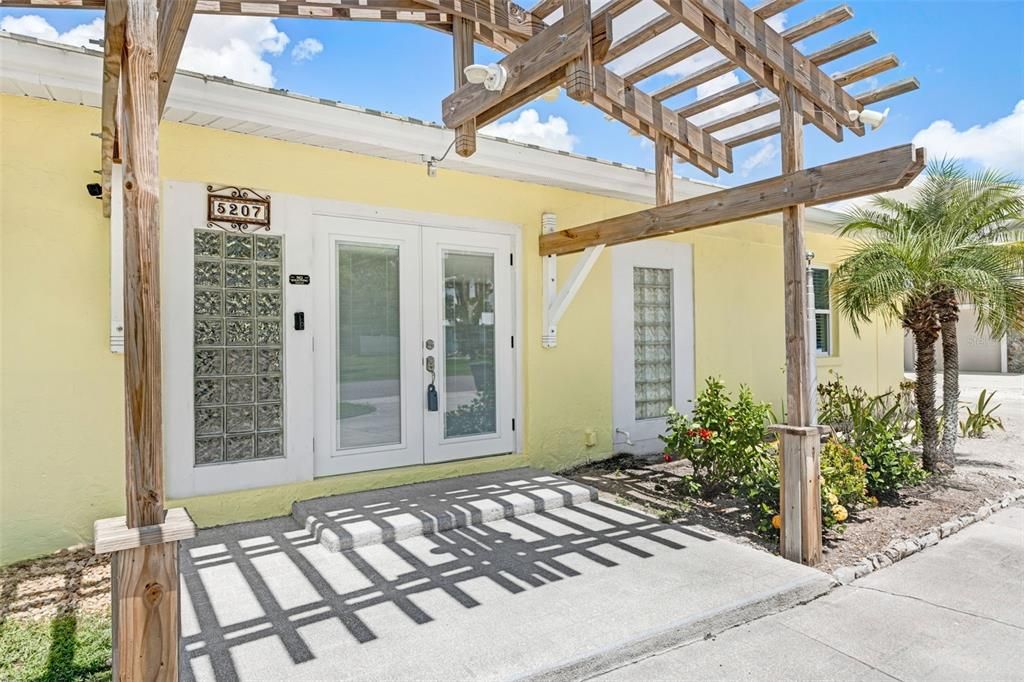 For Sale: $780,000 (3 beds, 2 baths, 1954 Square Feet)