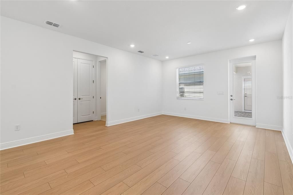 Active With Contract: $409,999 (3 beds, 2 baths, 1702 Square Feet)
