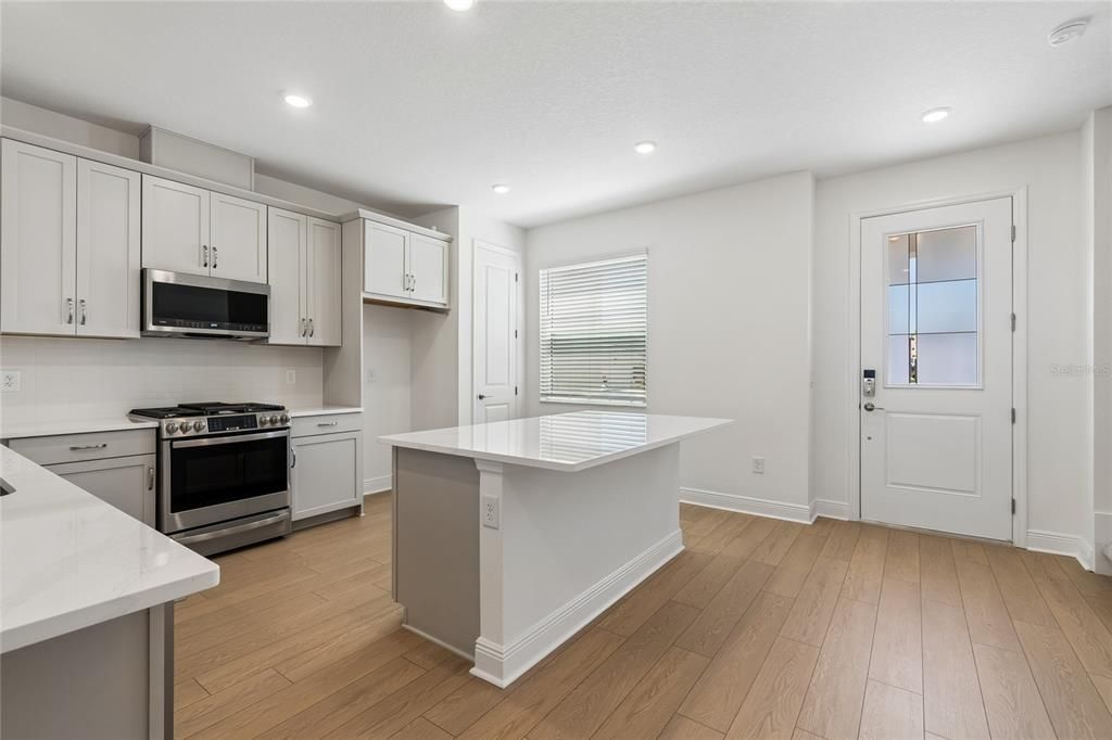 Active With Contract: $409,999 (3 beds, 2 baths, 1702 Square Feet)