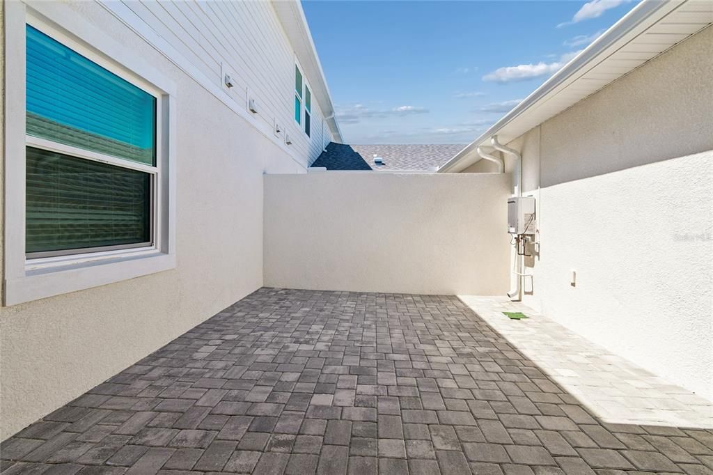 Active With Contract: $409,999 (3 beds, 2 baths, 1702 Square Feet)