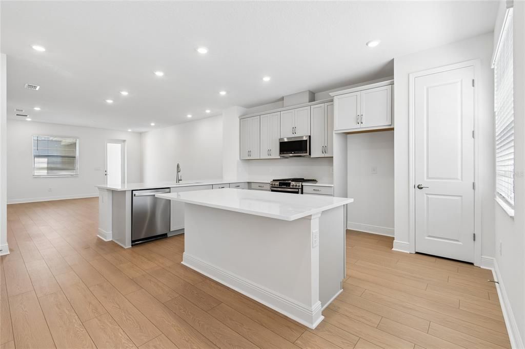 Active With Contract: $409,999 (3 beds, 2 baths, 1702 Square Feet)