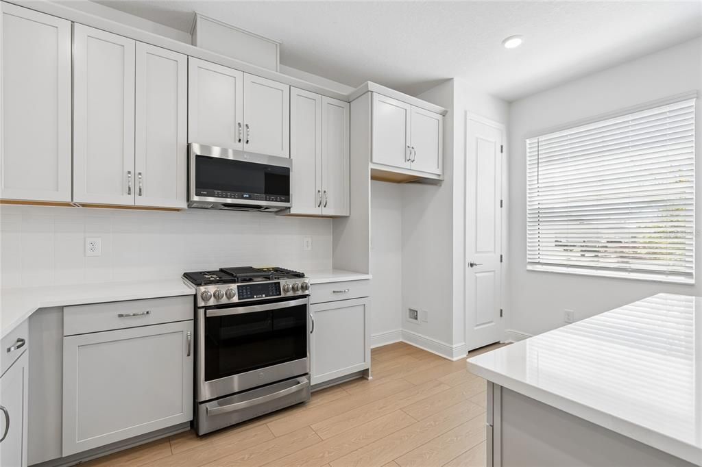 Active With Contract: $409,999 (3 beds, 2 baths, 1702 Square Feet)