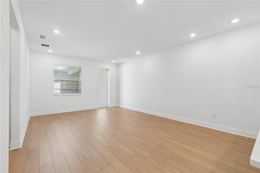 Active With Contract: $409,999 (3 beds, 2 baths, 1702 Square Feet)