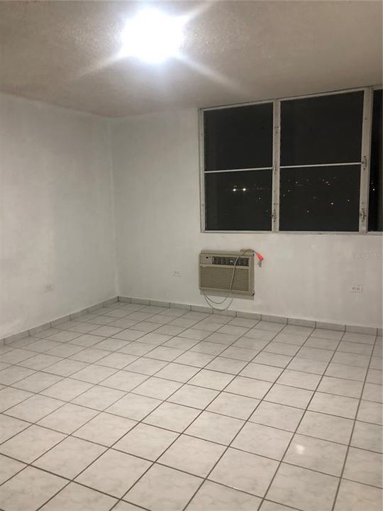 En Renta: $2,000 (4 camas, 2 baños, 1583 Pies cuadrados)