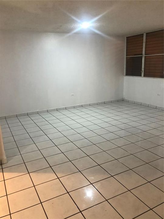 En Renta: $2,000 (4 camas, 2 baños, 1583 Pies cuadrados)