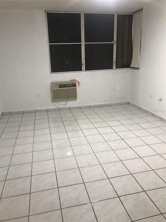 En Renta: $2,000 (4 camas, 2 baños, 1583 Pies cuadrados)