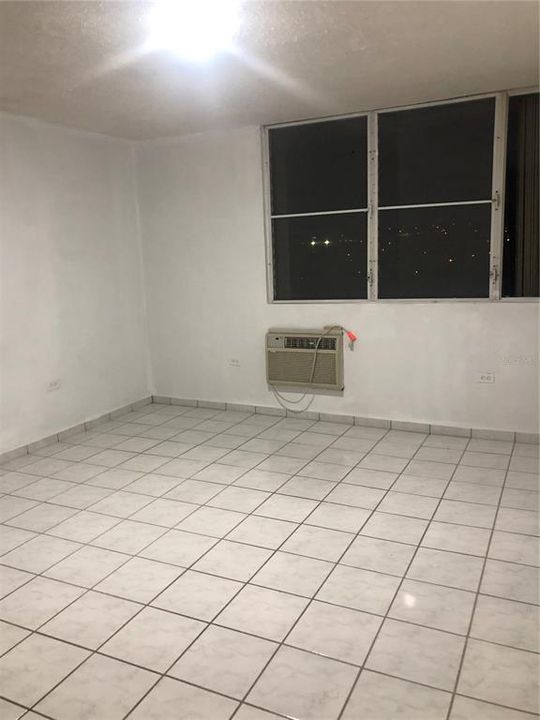 En Renta: $2,000 (4 camas, 2 baños, 1583 Pies cuadrados)