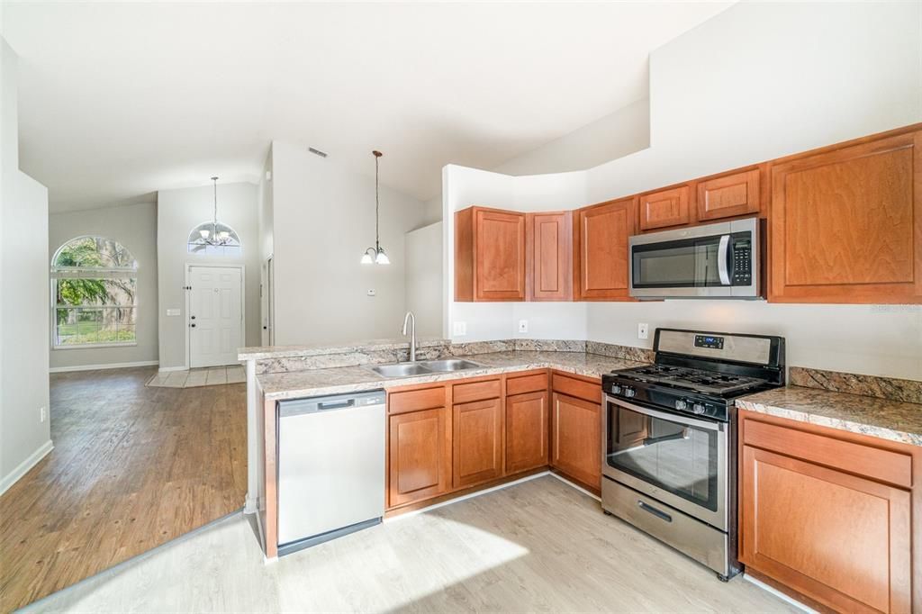 Active With Contract: $309,900 (3 beds, 2 baths, 1331 Square Feet)