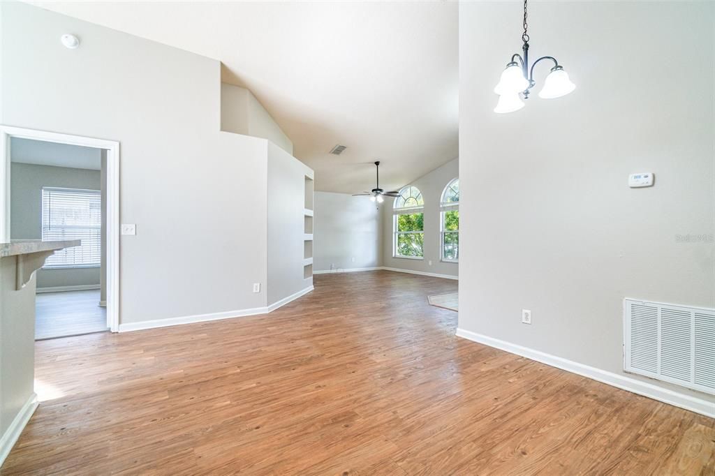 Active With Contract: $309,900 (3 beds, 2 baths, 1331 Square Feet)