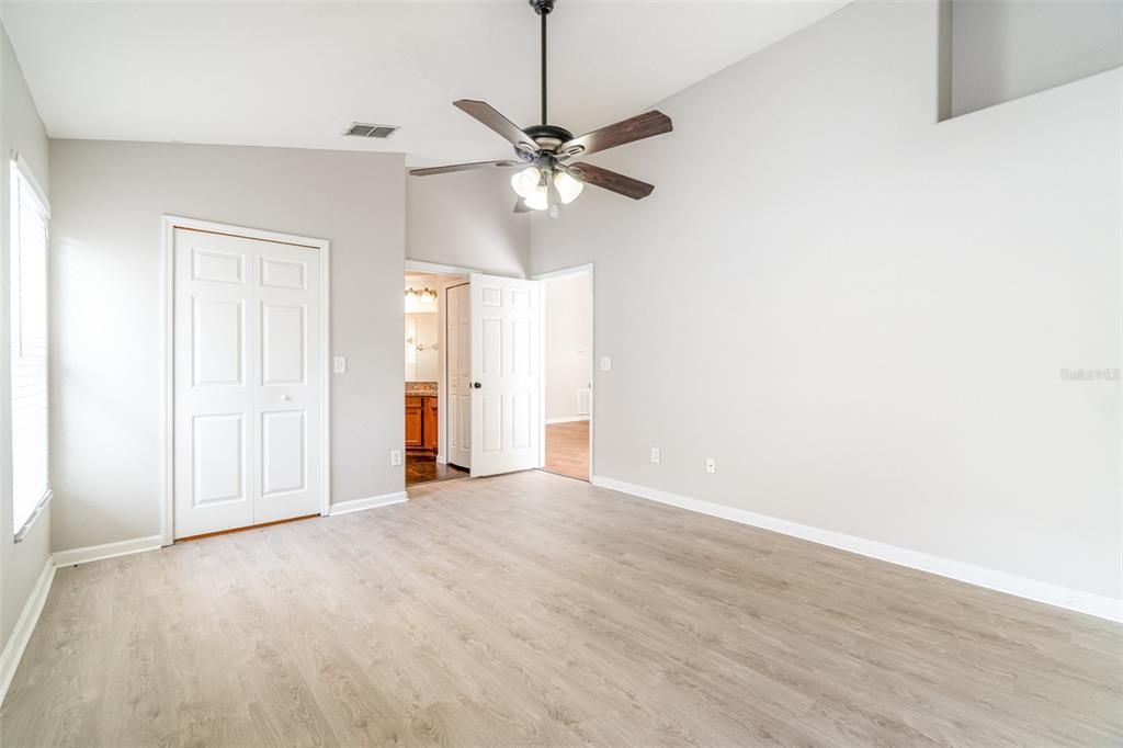 Active With Contract: $309,900 (3 beds, 2 baths, 1331 Square Feet)