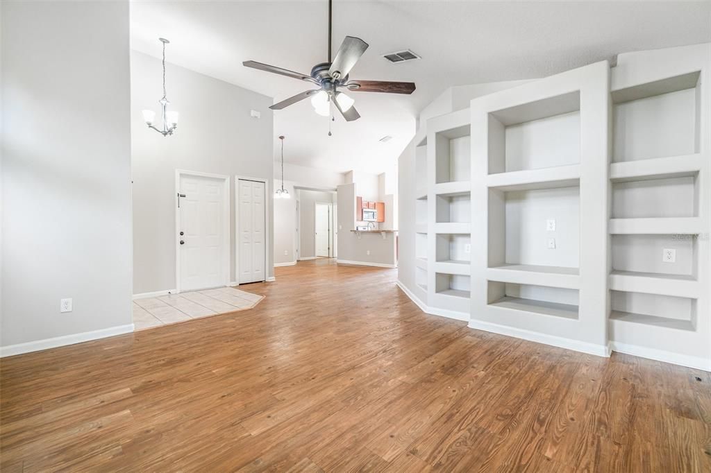 Active With Contract: $309,900 (3 beds, 2 baths, 1331 Square Feet)