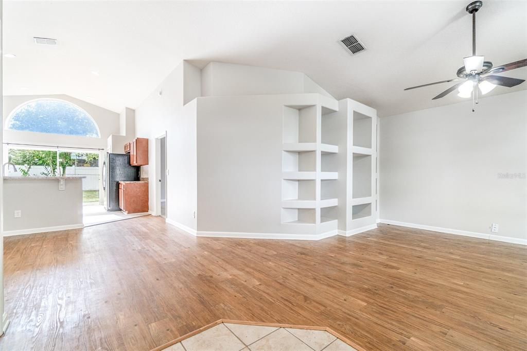 Active With Contract: $309,900 (3 beds, 2 baths, 1331 Square Feet)