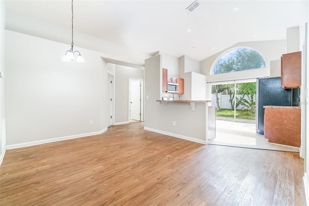 Active With Contract: $309,900 (3 beds, 2 baths, 1331 Square Feet)
