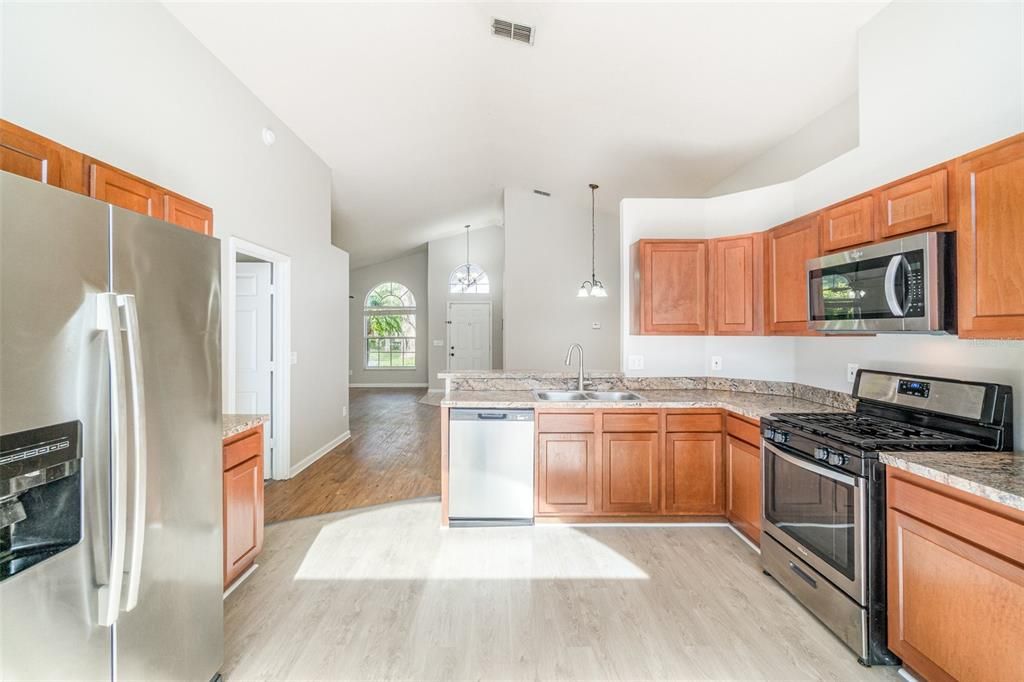 Active With Contract: $309,900 (3 beds, 2 baths, 1331 Square Feet)