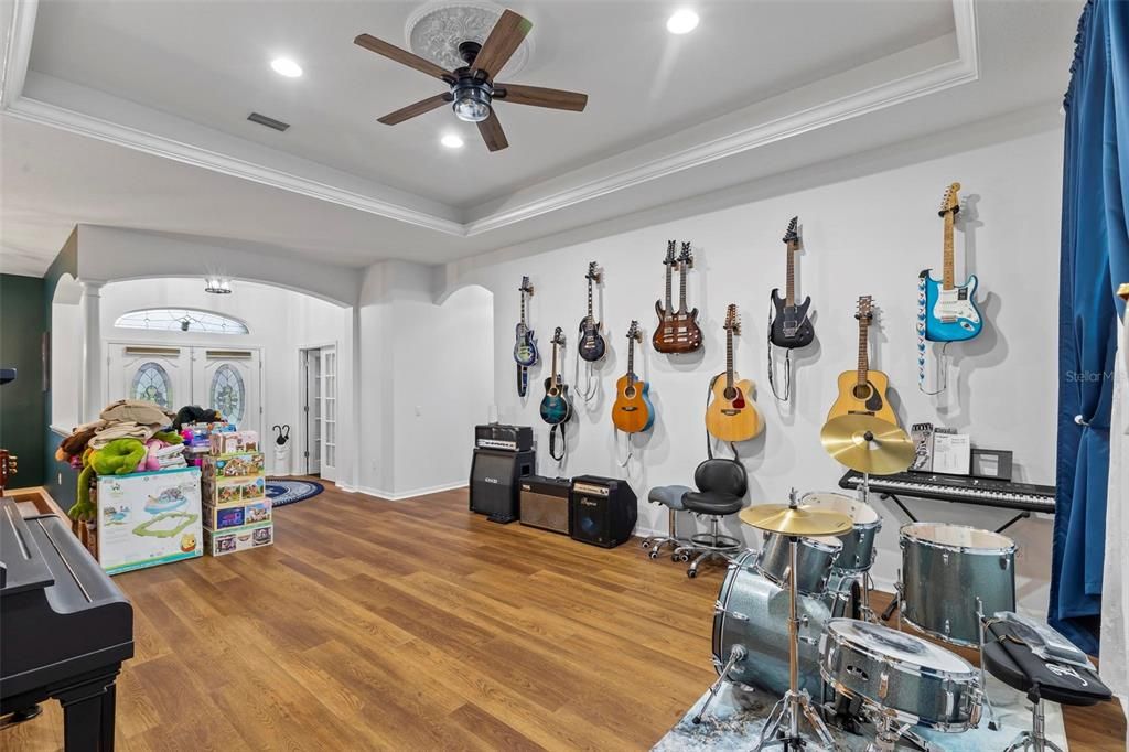 En Venta: $559,999 (4 camas, 3 baños, 2671 Pies cuadrados)