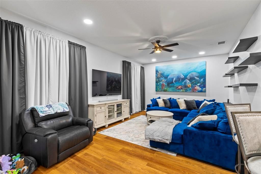 En Venta: $559,999 (4 camas, 3 baños, 2671 Pies cuadrados)