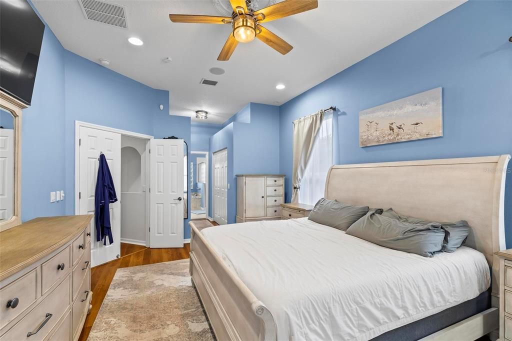 En Venta: $559,999 (4 camas, 3 baños, 2671 Pies cuadrados)