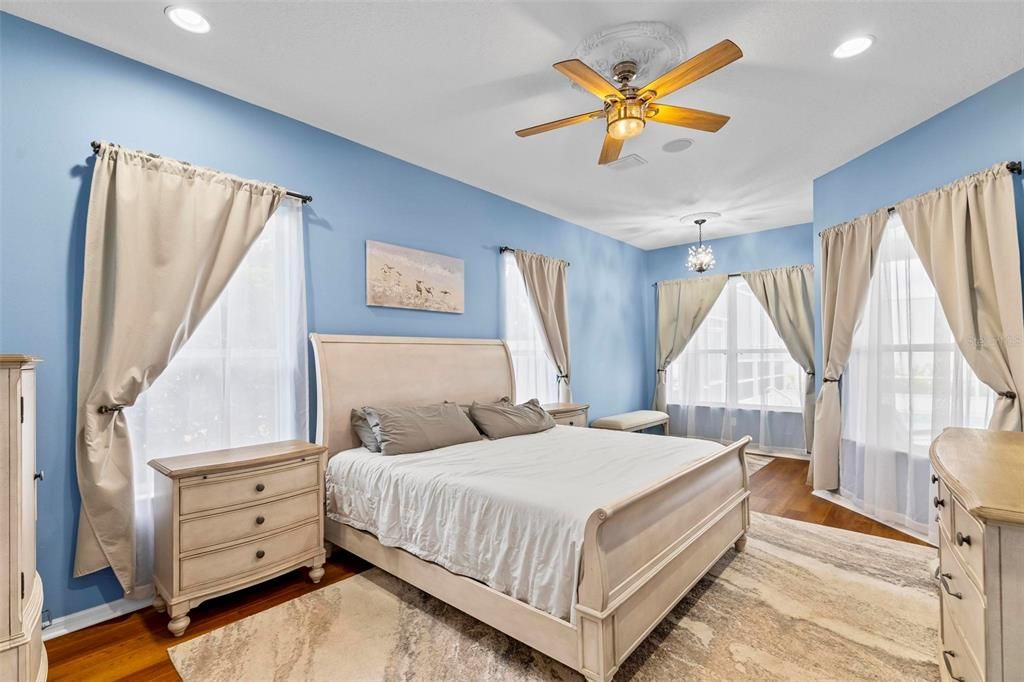 En Venta: $559,999 (4 camas, 3 baños, 2671 Pies cuadrados)