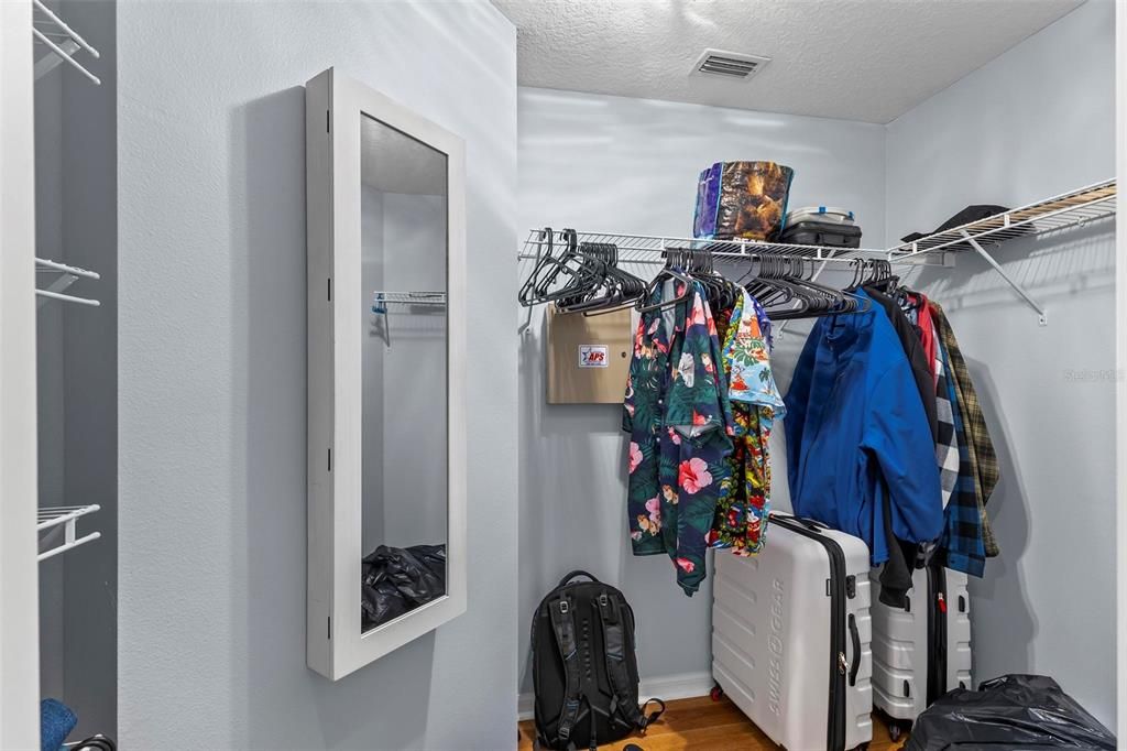 En Venta: $559,999 (4 camas, 3 baños, 2671 Pies cuadrados)