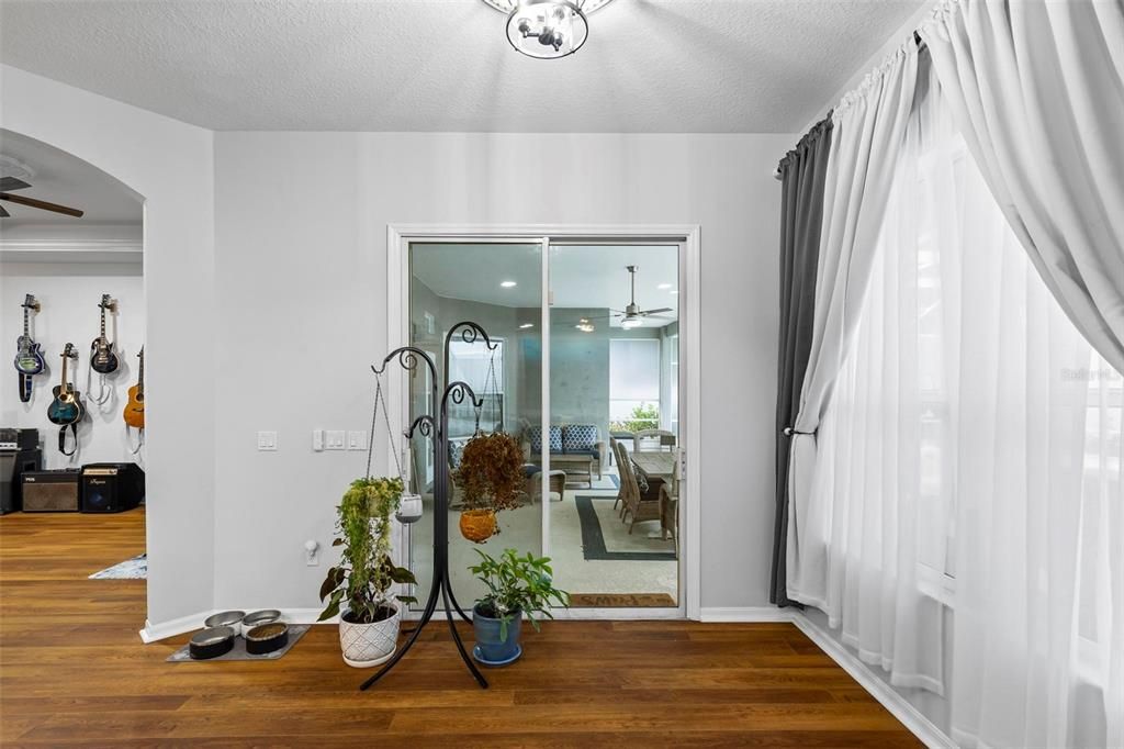 En Venta: $559,999 (4 camas, 3 baños, 2671 Pies cuadrados)