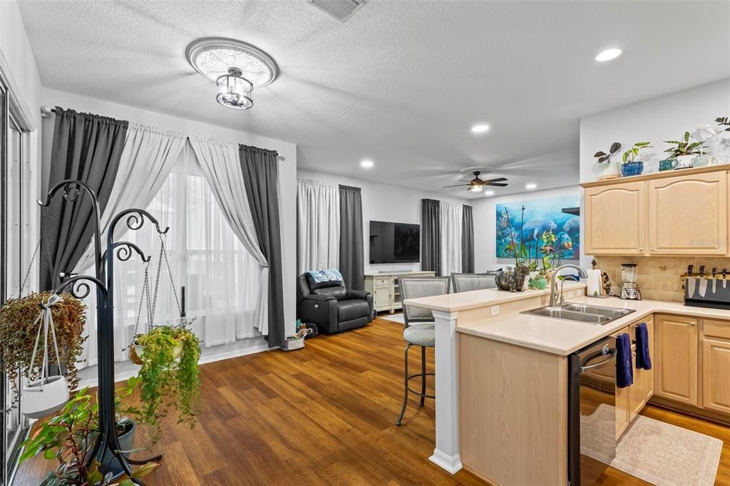 En Venta: $559,999 (4 camas, 3 baños, 2671 Pies cuadrados)