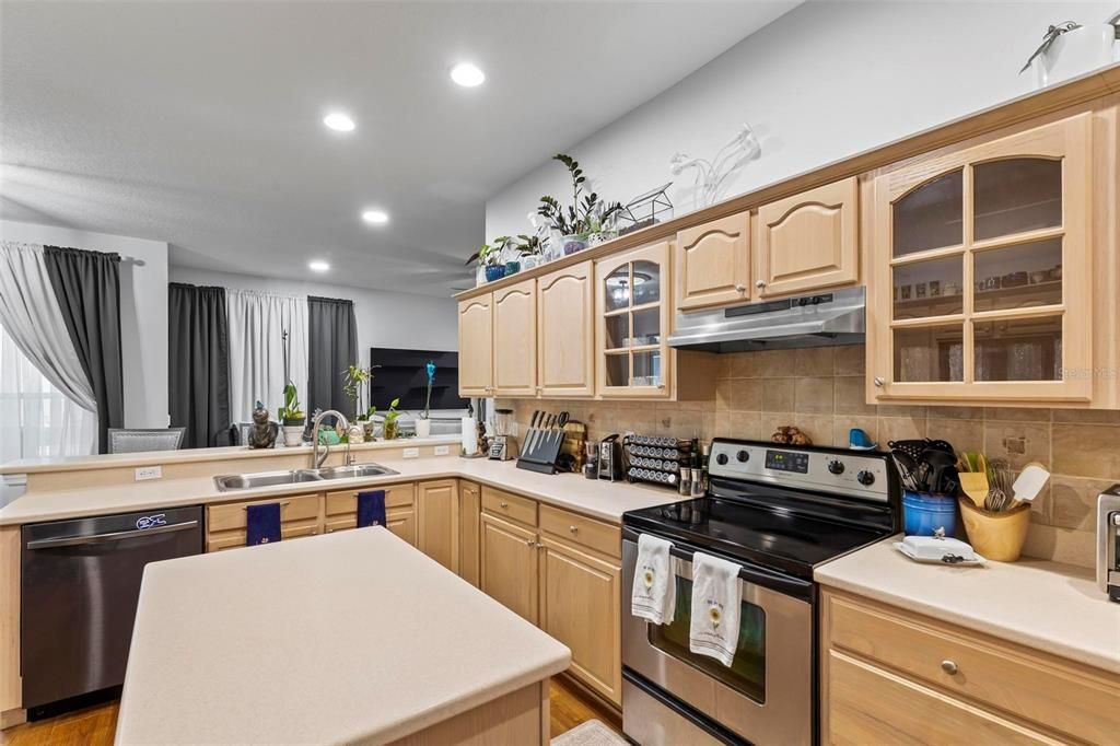 En Venta: $559,999 (4 camas, 3 baños, 2671 Pies cuadrados)