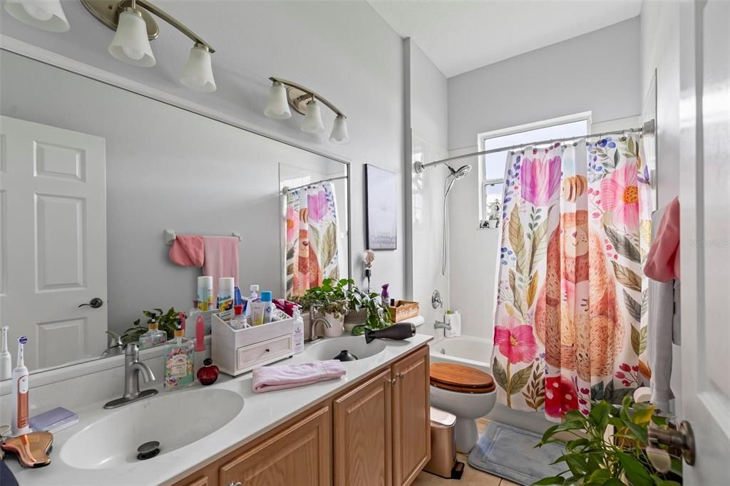 En Venta: $559,999 (4 camas, 3 baños, 2671 Pies cuadrados)