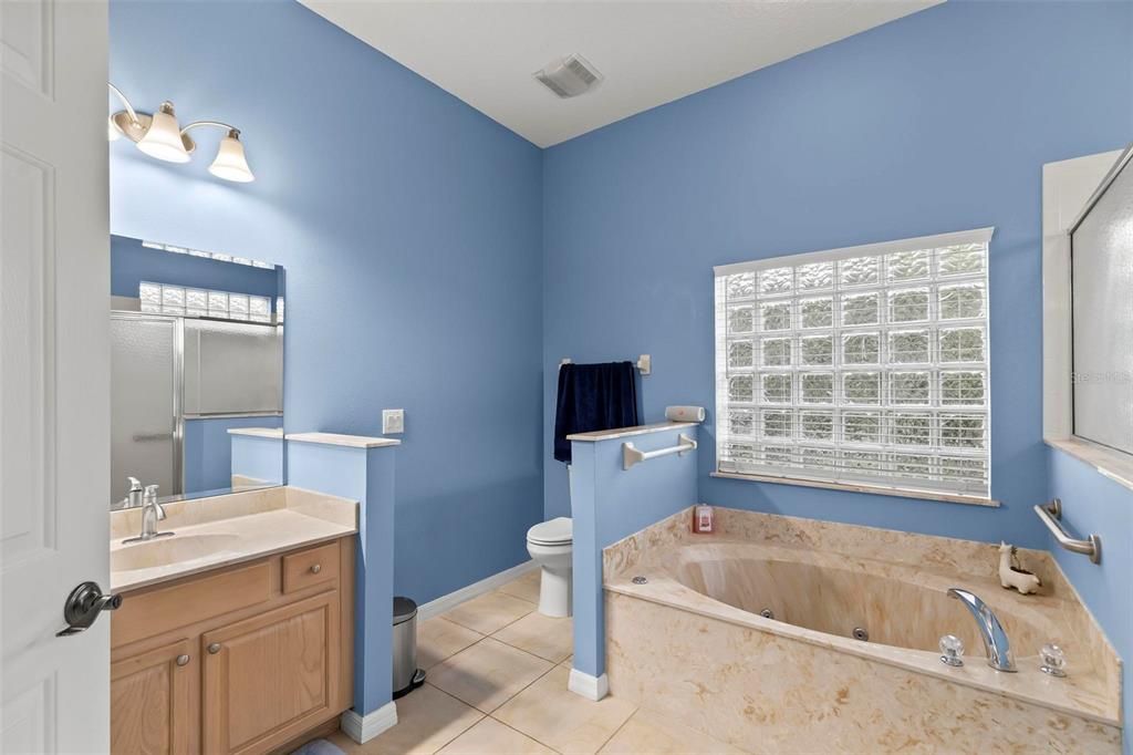 En Venta: $559,999 (4 camas, 3 baños, 2671 Pies cuadrados)