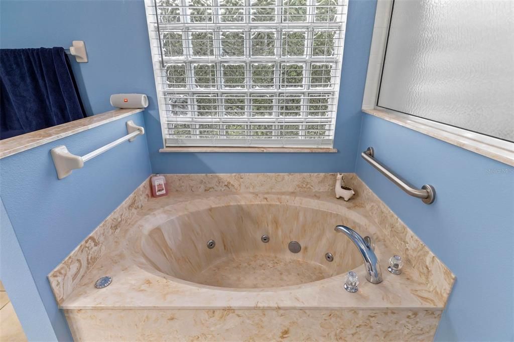 En Venta: $559,999 (4 camas, 3 baños, 2671 Pies cuadrados)