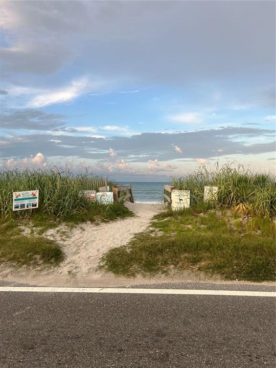 На продажу: $3,100,000 (0.11 acres)