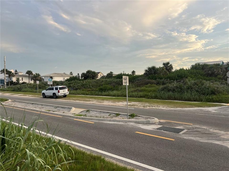 На продажу: $3,100,000 (0.11 acres)