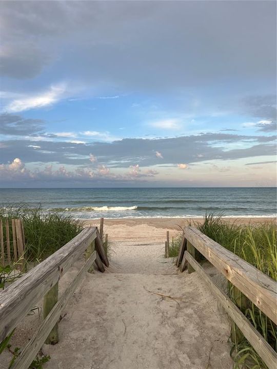 На продажу: $3,100,000 (0.11 acres)