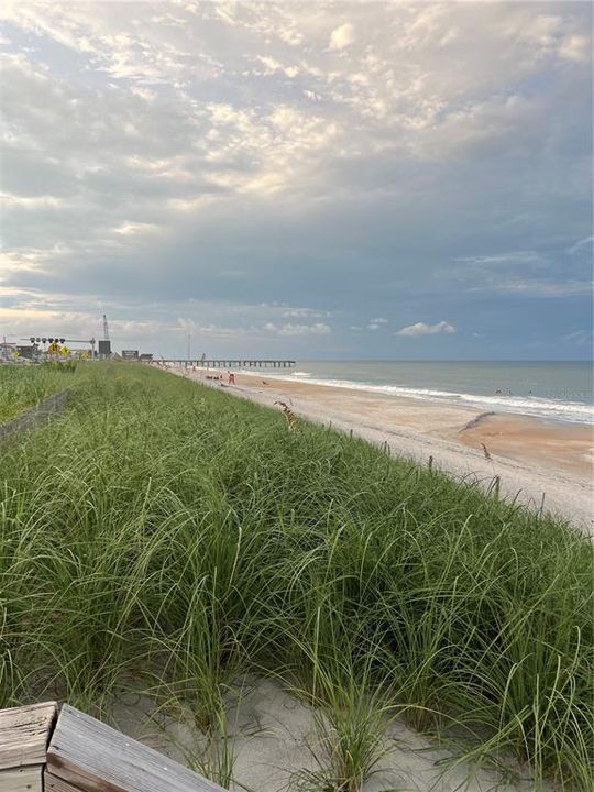 На продажу: $3,100,000 (0.11 acres)