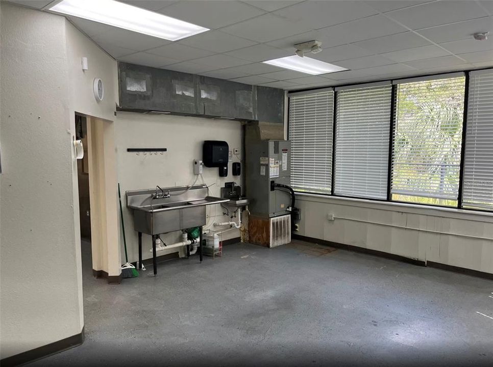 На продажу: $599,000 (0 спален, 0 ванн, 1995 Квадратных фут)