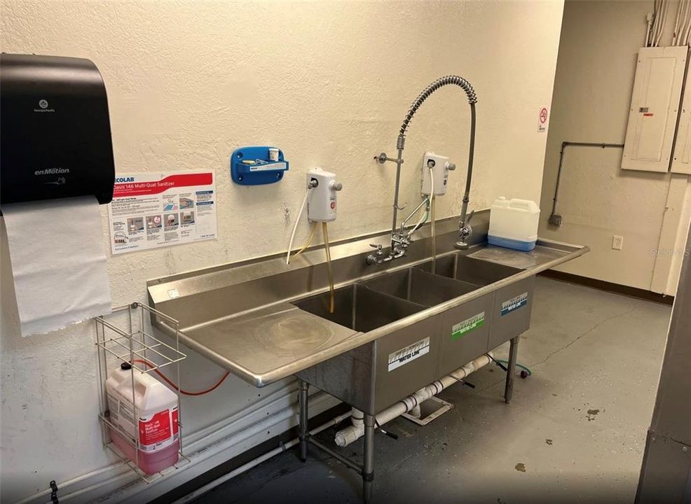 На продажу: $599,000 (0 спален, 0 ванн, 1995 Квадратных фут)