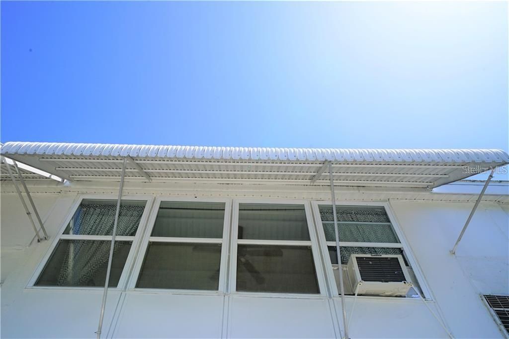 For Sale: $78,500 (1 beds, 1 baths, 560 Square Feet)