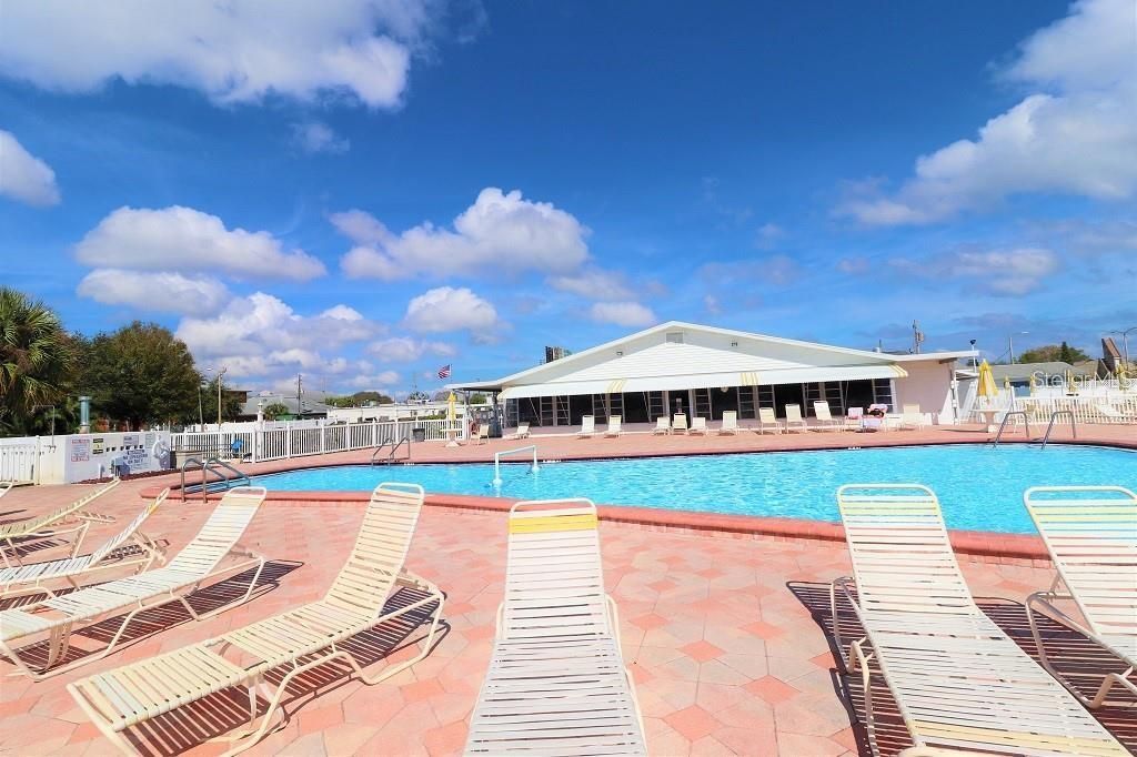 For Sale: $78,500 (1 beds, 1 baths, 560 Square Feet)